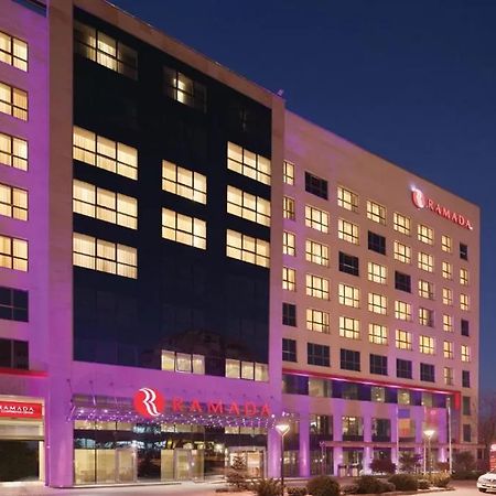 Hotel Ramada Piteşti Exteriör bild