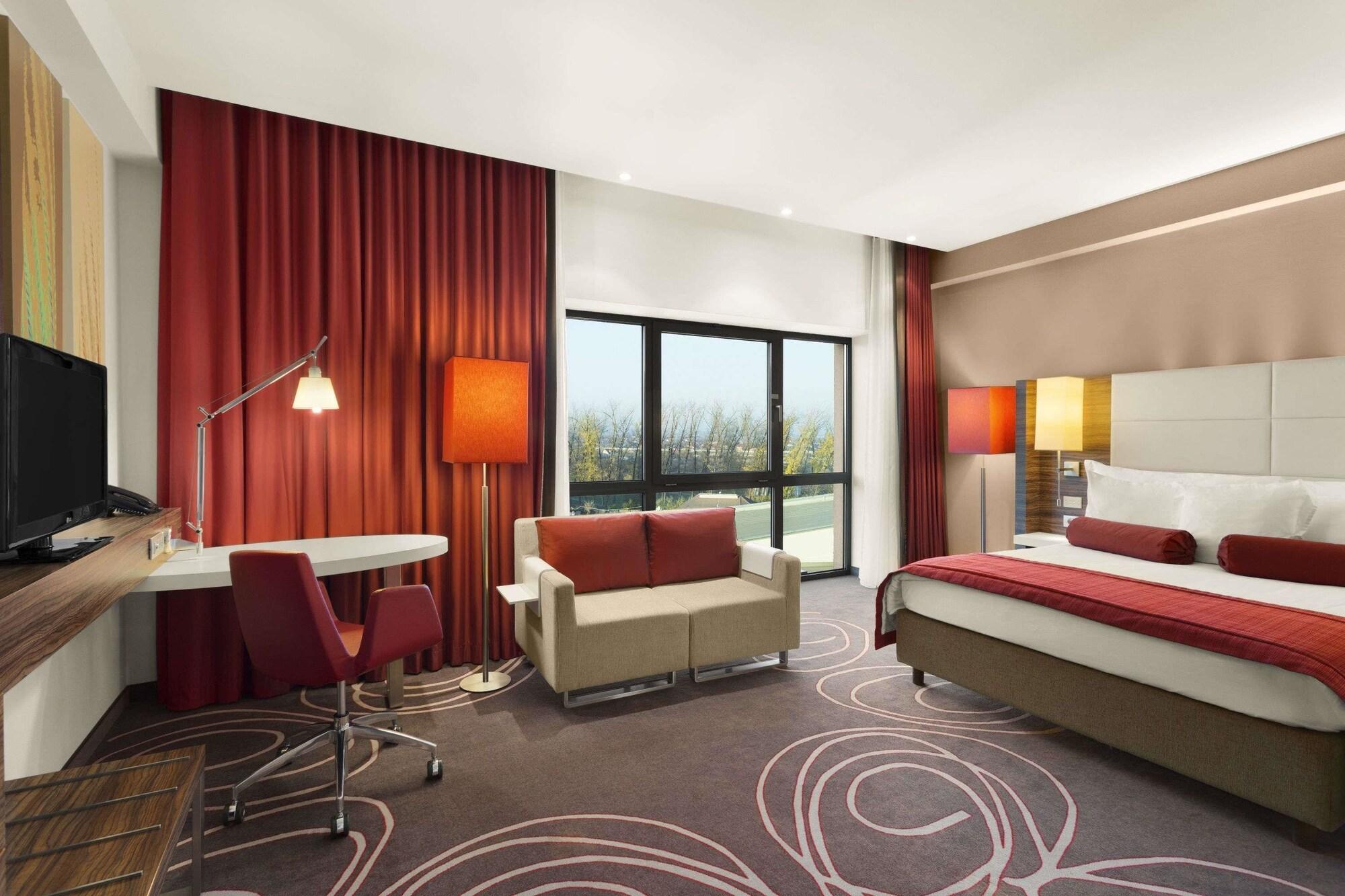Hotel Ramada Piteşti Exteriör bild