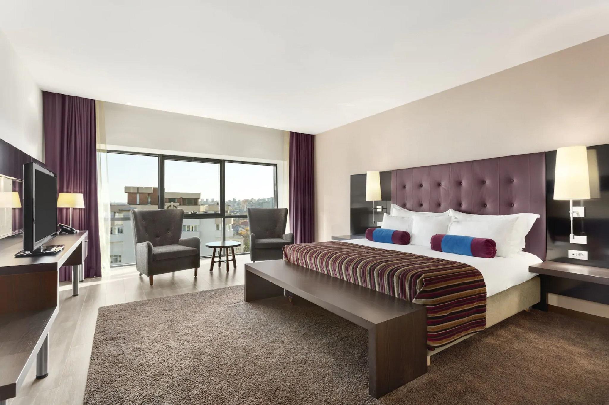 Hotel Ramada Piteşti Exteriör bild