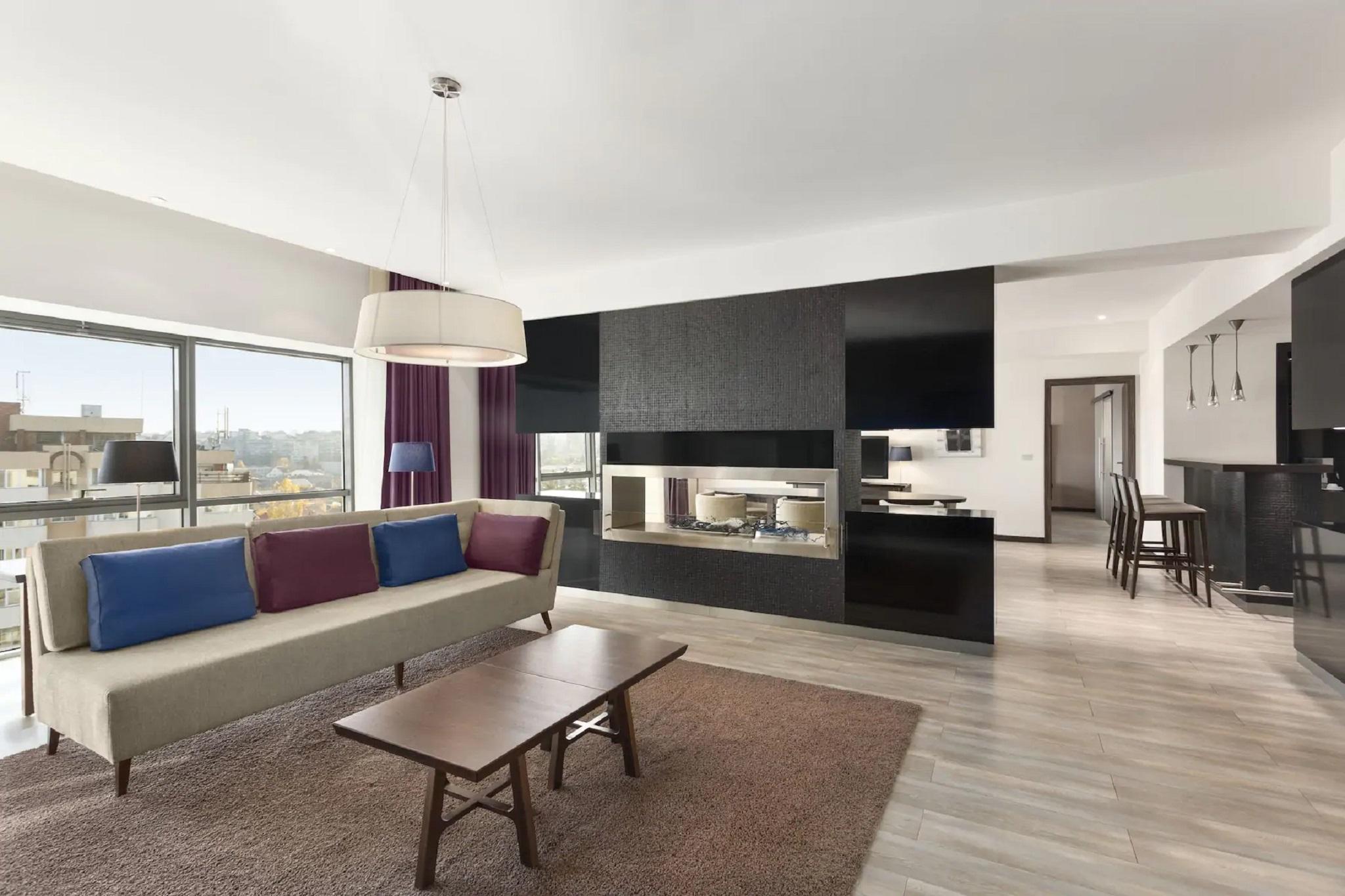 Hotel Ramada Piteşti Exteriör bild