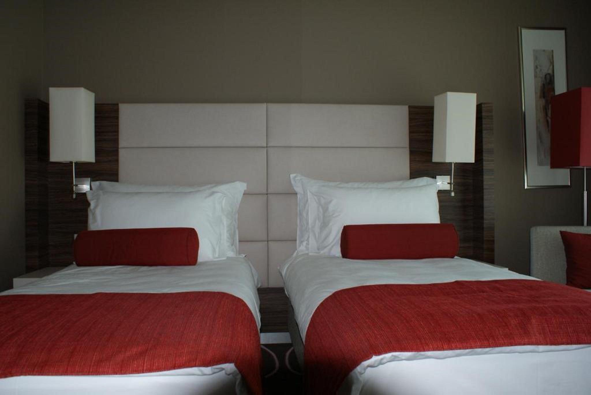 Hotel Ramada Piteşti Exteriör bild