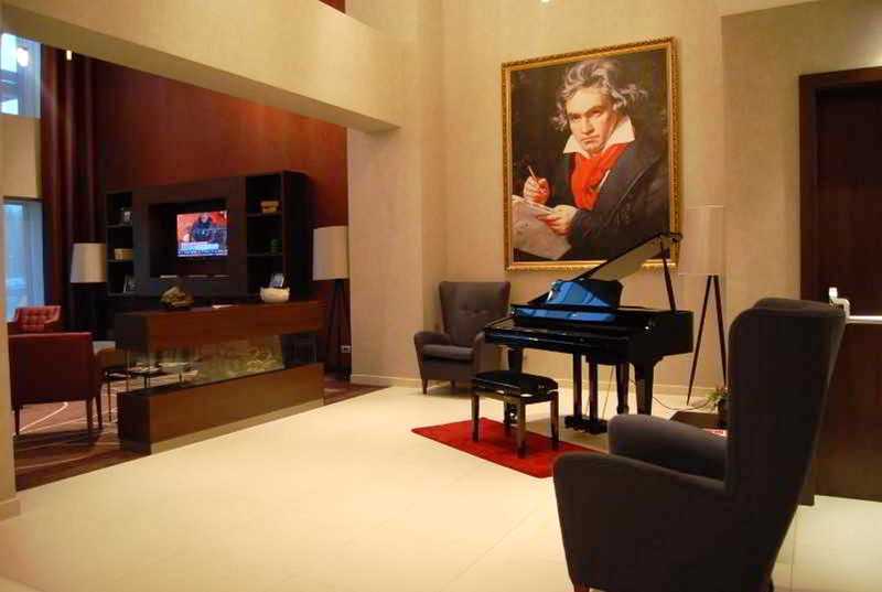 Hotel Ramada Piteşti Exteriör bild