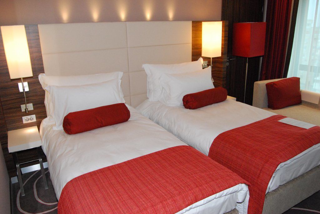 Hotel Ramada Piteşti Exteriör bild