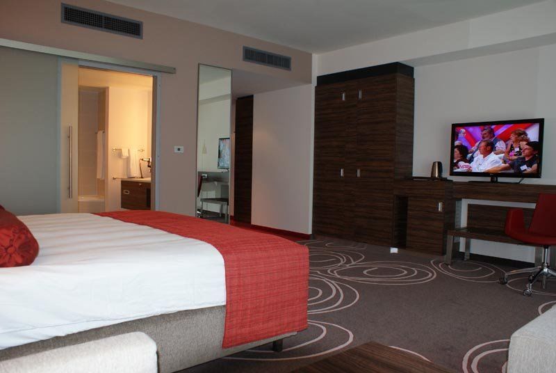 Hotel Ramada Piteşti Exteriör bild