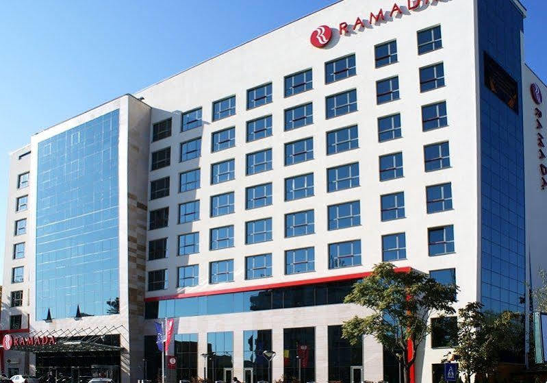 Hotel Ramada Piteşti Exteriör bild